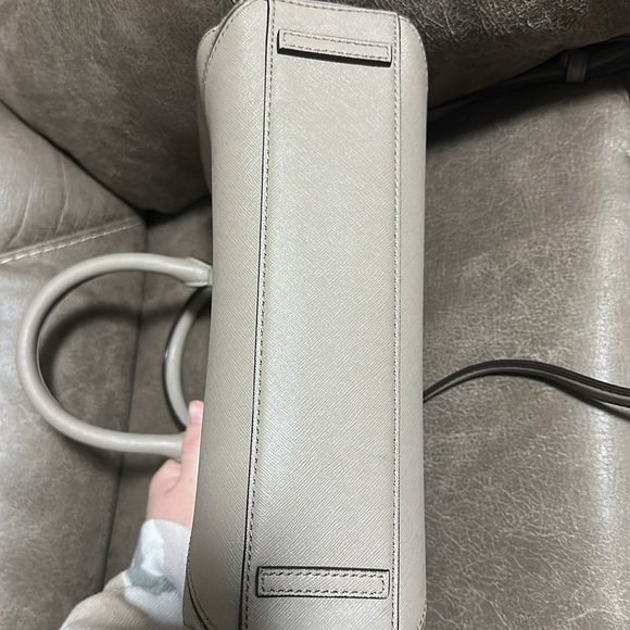 Like new Tory Burch crossbody - Picture 9 of 12